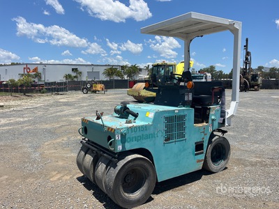 1991 Sakai TS31 7 Wheel Pneumatic Roller