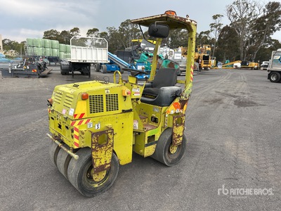 1997 Sakai TS250 7 Wheel Pneumatic Roller