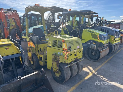 1997 Sakai TS250 7 Wheel Pneumatic Roller