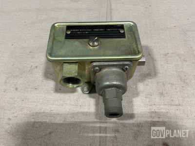 (4) American Standard Controls 2221385 Pressure Switches