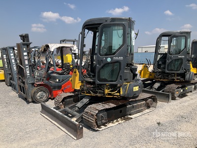 Lote de Chasis, Cadenas, Cabina y Contrapeso para Miniexcavadora / Chassis, Tracks, Cab and Counterweight