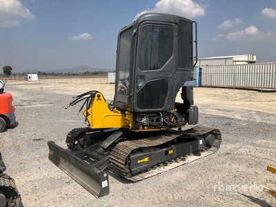 Lote de Chasis, Cadenas, Cabina y Contrapeso para Miniexcavadora / Chassis, Tracks, Cab and Counterweight