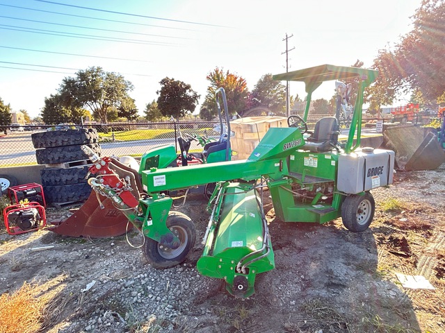 2019 Broce BW260 Self-Propelled Broom 2019 Broce BW260 Self-Propelled Broom