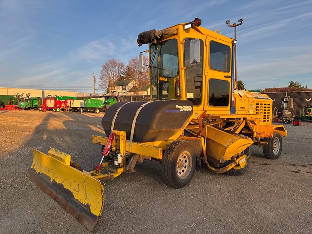 2018 Superior DT74-P Self-Propelled Broom 2018 Superior DT74-P Self-Propelled Broom