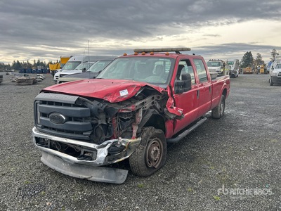 2013 Ford F-250 XL 4x4 Crew Cab ピックアップ (Inoperable)