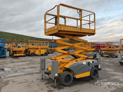 2014 Haulotte Compact 10DX 4x4 Diesel Ascenseur à ciseaux