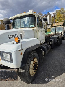 2002 Mack RD688S Roll-Off Truck