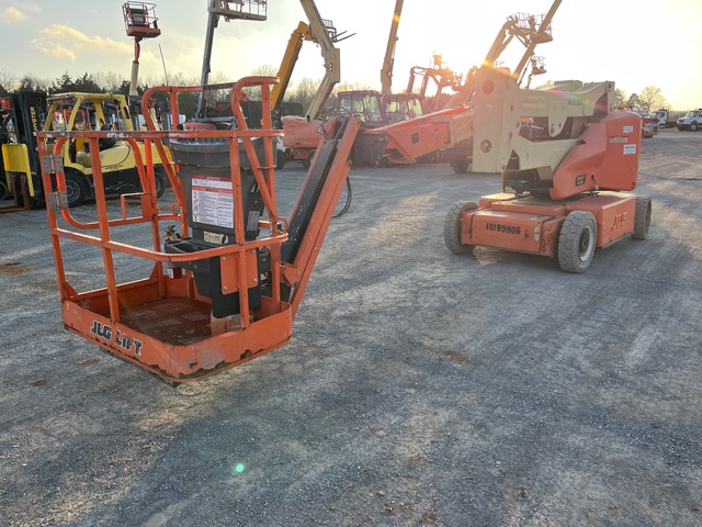 2012 JLG E400AJPN 2WD Electric Articulating Boom Lift