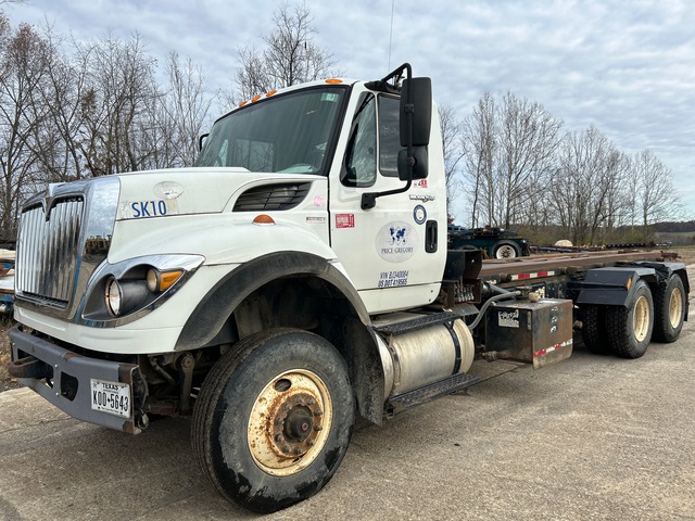 2011 International 7600 SBA 6x4 Roll-Off Truck