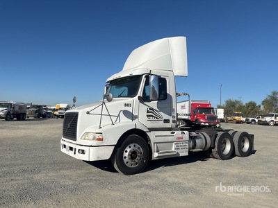 2014 Volvo VNM 6x4 T/A Dagcabine Trekker