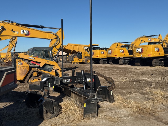 Cat GB124 102 in Skid Steer Grader