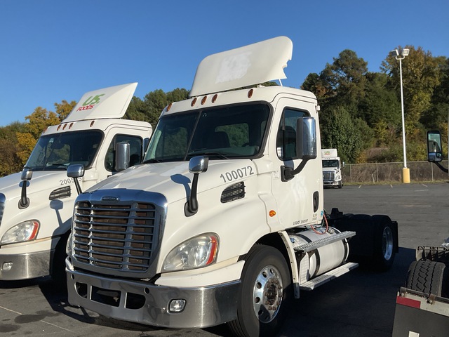 2013 Freightliner Cascadia 113 4x2 S/A Day Cab Truck Tractor 2013 Freightliner Cascadia 113 4x2 S/A Day Cab Truck Tractor