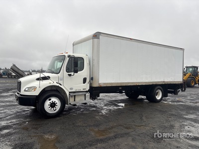 2010 Freightliner M2 106 4x2 Camion fourgon