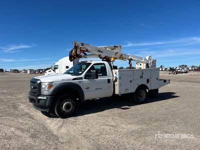2016 Altec AT37G 37 ft on 2016 Ford F-550 4x2 Camion à godets