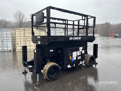 2013 Genie GS-3369RT 4x4 Diesel منصة رفع متحركة