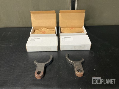 (76) Oshkosh Defense 55042CX Vehicular Shifter Forks