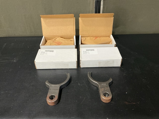 (76) Oshkosh Defense 55042CX Vehicular Shifter Forks