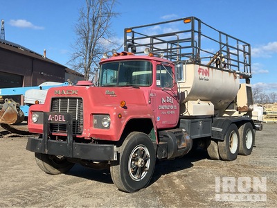 Mack RD690SX 6x4 With FINN hydroseeder Sembradora hidraulica