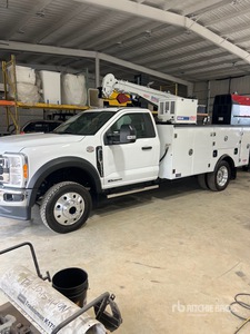 2023 Ford F-600 4x2 Camion de servicios