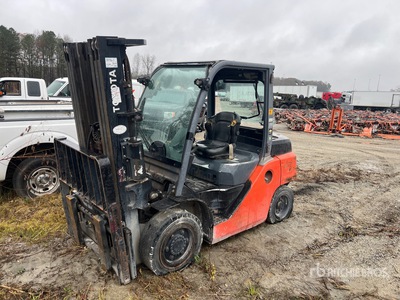 2019 Toyota 8FD35U 7000 lb Cushion Tire رافعة شوكية