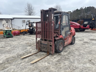 2011 Toyota 7FDU35 7000 lb Pneumatic Tire Forklift
