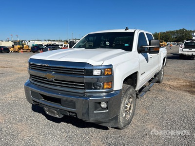2017 Chevrolet Silverado 2500HD 4x4 Crew Cab بيك اب