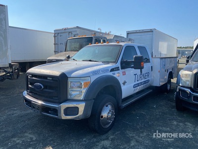 2015 Ford F-450 4x2 Crew Cab Ciężarówka użytkowa