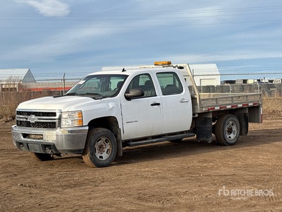 2014 Chevrolet Silverado 2500HD 4x2 Crew Cab Flatbed Truck
