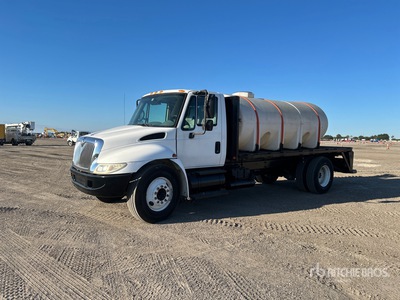 2002 International 4300 4x2 Water Truck