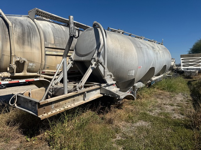 2015 Polar T/A Pneumatic Bulk Trailer 2015 Polar T/A Pneumatic Bulk Trailer