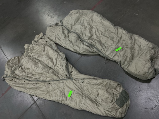 (80) Sleeping Bags