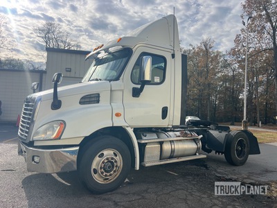 2013 Freightliner Cascadia 113 4x2 تراكتور شاحنة (أحادي المحور)