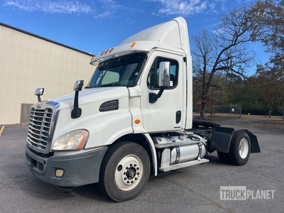 2011 Freightliner Cascadia 113 4x2 تراكتور شاحنة (أحادي المحور)
