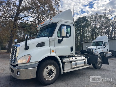 2012 Freightliner Cascadia 113 4x2 تراكتور شاحنة (أحادي المحور)