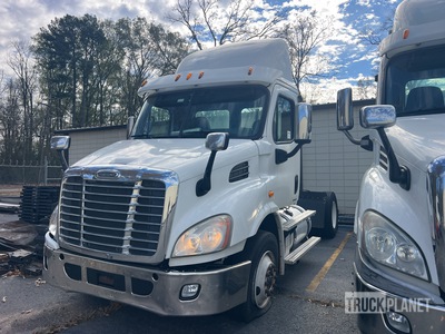 2012 Freightliner Cascadia 113 4x2 تراكتور شاحنة (أحادي المحور)