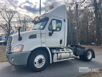 2011 Freightliner Cascadia 113 4x2 تراكتور شاحنة (أحادي المحور)