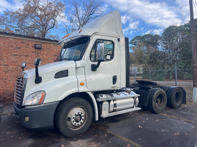 2012 Freightliner Cascadia 113 6x4 T/A Day Cab Truck Tractor