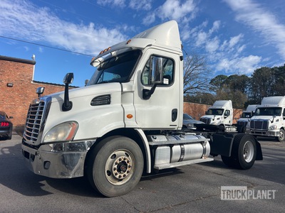 2012 Freightliner Cascadia 113 4x2 تراكتور شاحنة (أحادي المحور)