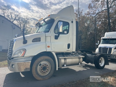 2010 Freightliner Cascadia 113 4x2 تراكتور شاحنة (أحادي المحور)
