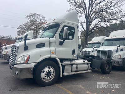 2013 Freightliner Cascadia 113 4x2 تراكتور شاحنة (أحادي المحور)