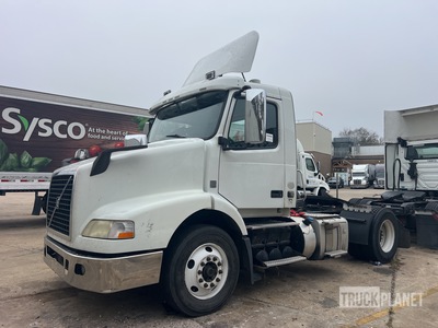 2015 Volvo VNR42T 4x2 تراكتور شاحنة (أحادي المحور)