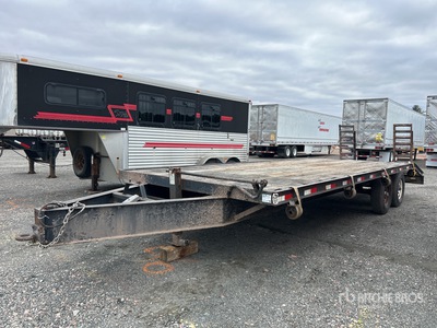 1999 Featherlite 24 ft T/A Equipment Trailer