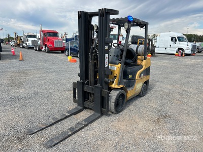 2006 Cat C6000 5750 lb Cushion Tire رافعة شوكية