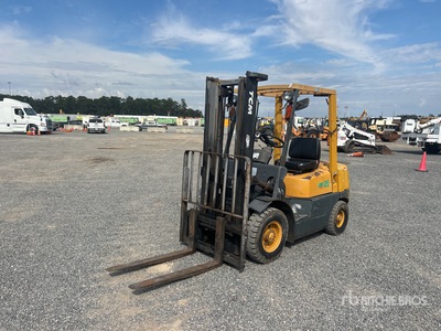 2002 TCM 700 Pneumatic Tire Heftruck