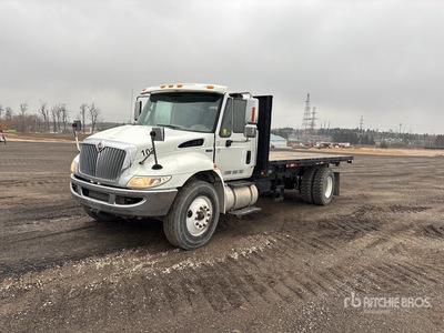 2011 International 4300 4x2 Autocarro cassone fisso