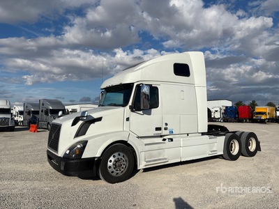 2015 Volvo VNL 6x4 Ciągnik siodłowy T/A z kabiną sypialną
