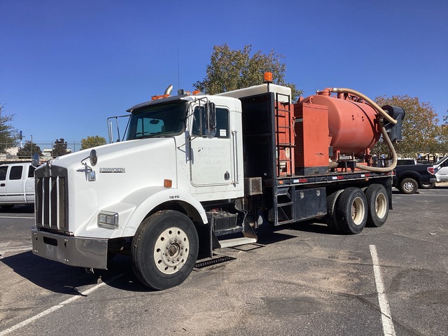 Ditch Witch FX60 on 1998 Kenworth T800 6x4 Vacuum Excavator Truck