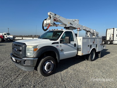 Altec AT37G 37 ft on 2013 Ford F-550 4x4 Bucket Truck