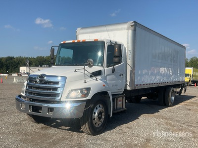 2017 Hino 268 4x2 Gesloten vrachtwagen