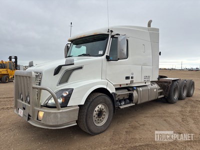 2014 Volvo 8x6 Sleeper Truck Tractor